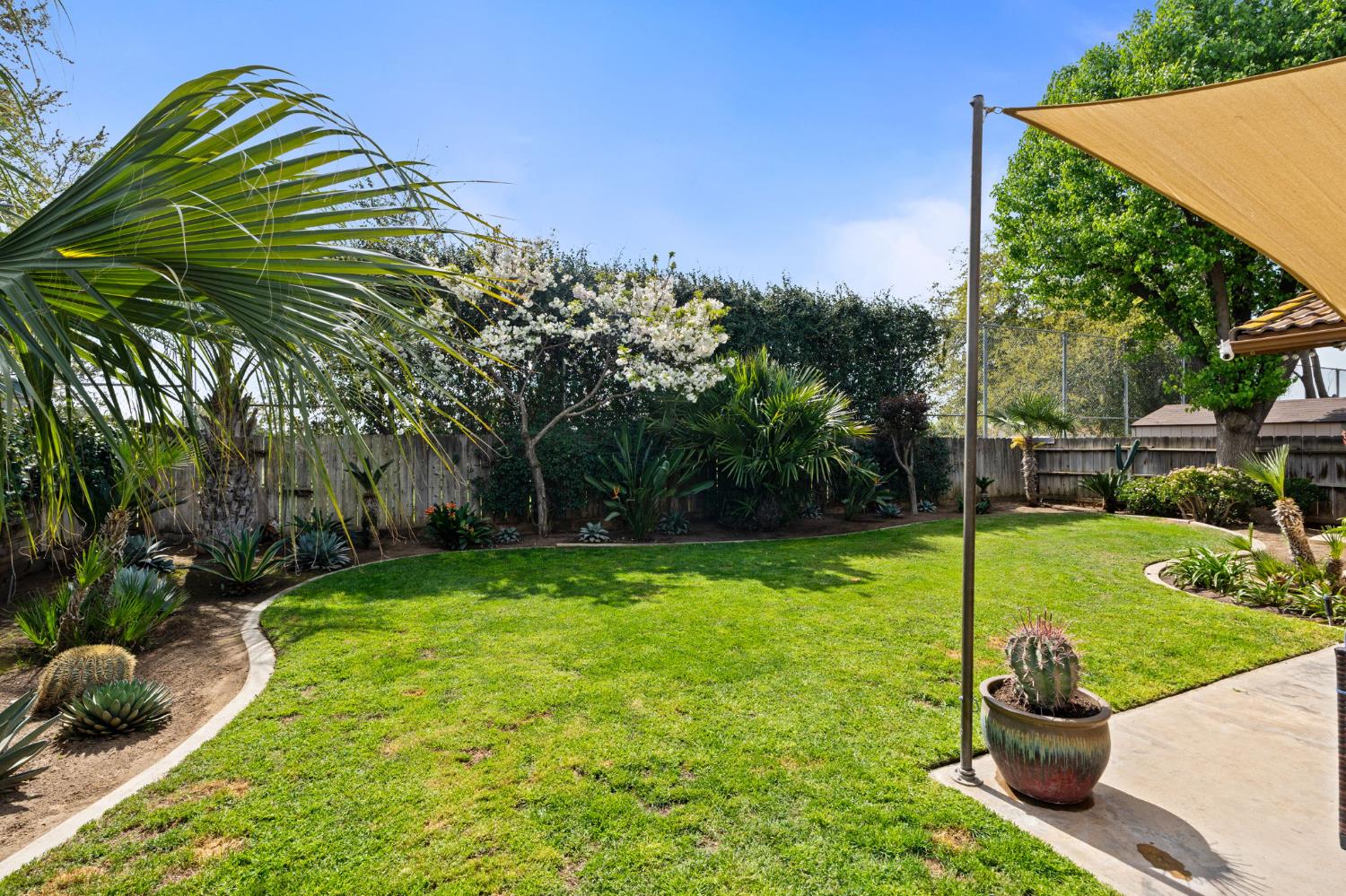 5201 West Griffith Way Fresno, CA 93722 - Photo 3 of 30