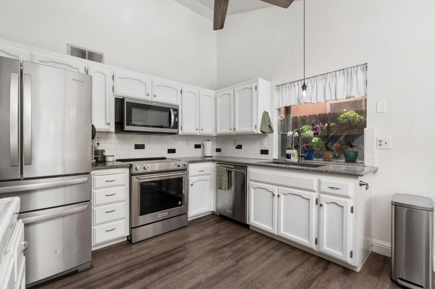 5201 West Griffith Way Fresno, CA 93722 - Photo 10 of 30