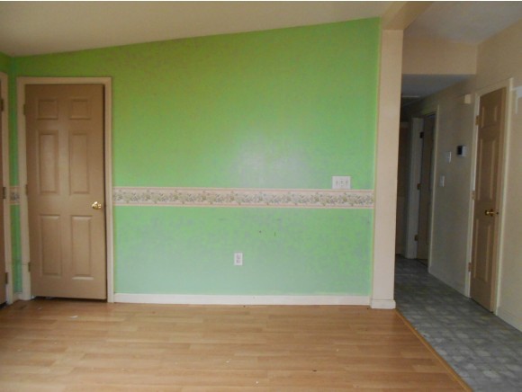 22 Baltimore Road Nashua, NH 03062 - Photo 3 of 8 Gallery Image 3