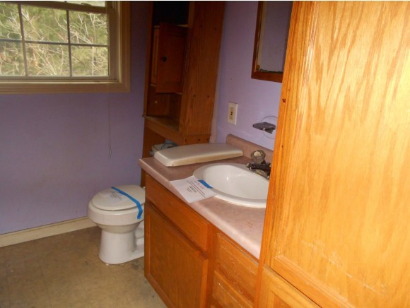 22 Baltimore Road Nashua, NH 03062 - Photo 4 of 8 Gallery Image 4