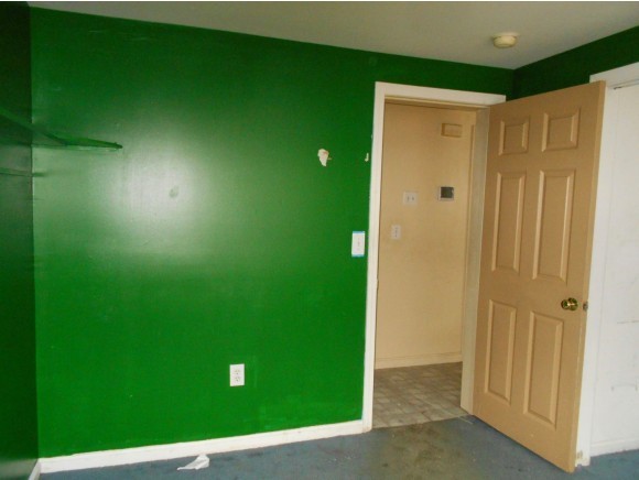 22 Baltimore Road Nashua, NH 03062 - Photo 6 of 8 Gallery Image 6