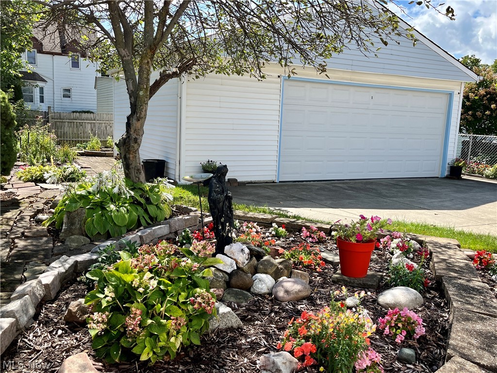 6807 Biddulph Road Brooklyn, OH 44144 - Photo 4 of 35 Gardener's delight w/ southern sun exposure