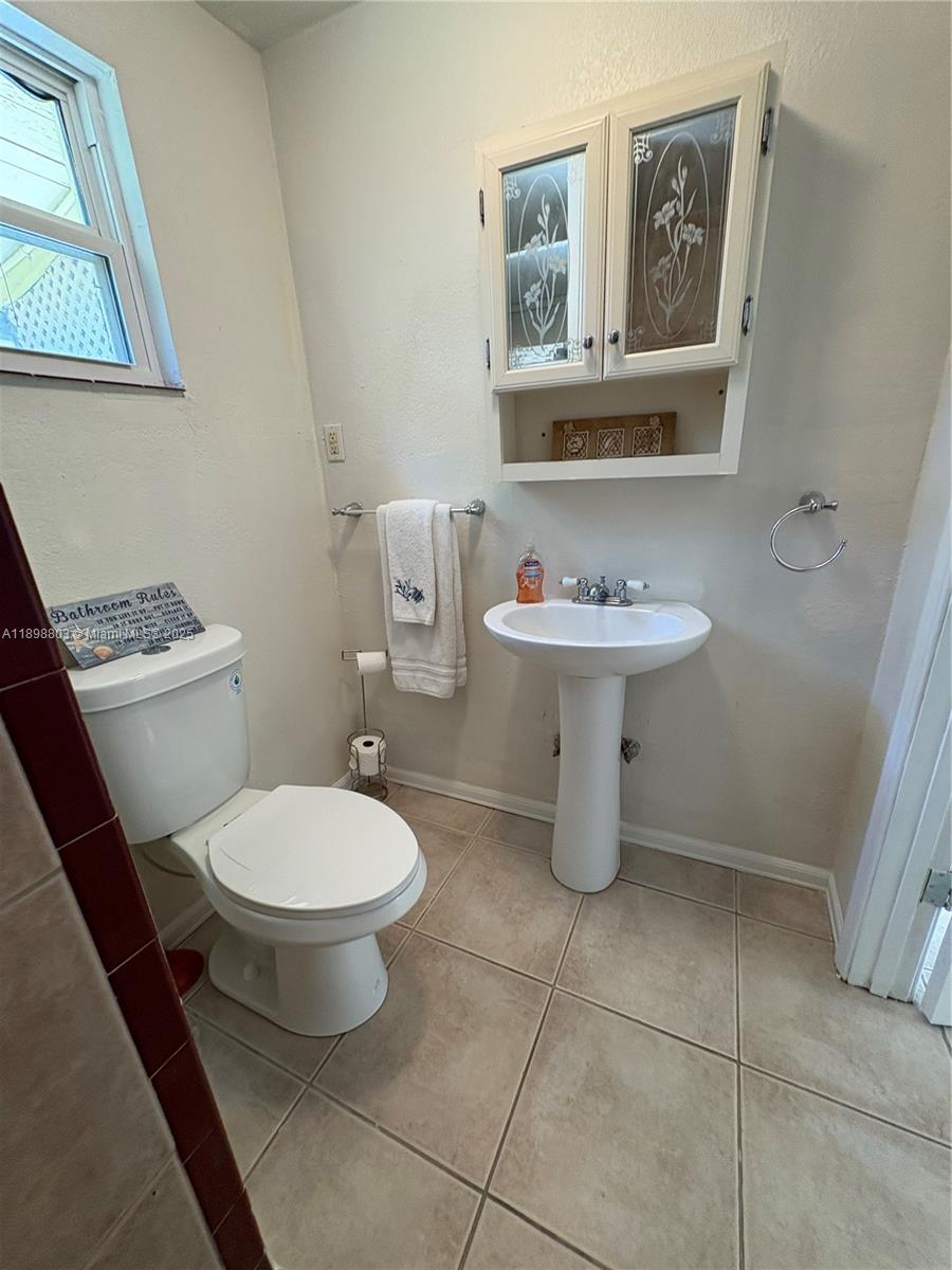 830 South Beach Street, Unit 2 Daytona Beach, FL 32114 - Photo 11 of 11 a bathroom with a toilet sink and mirror