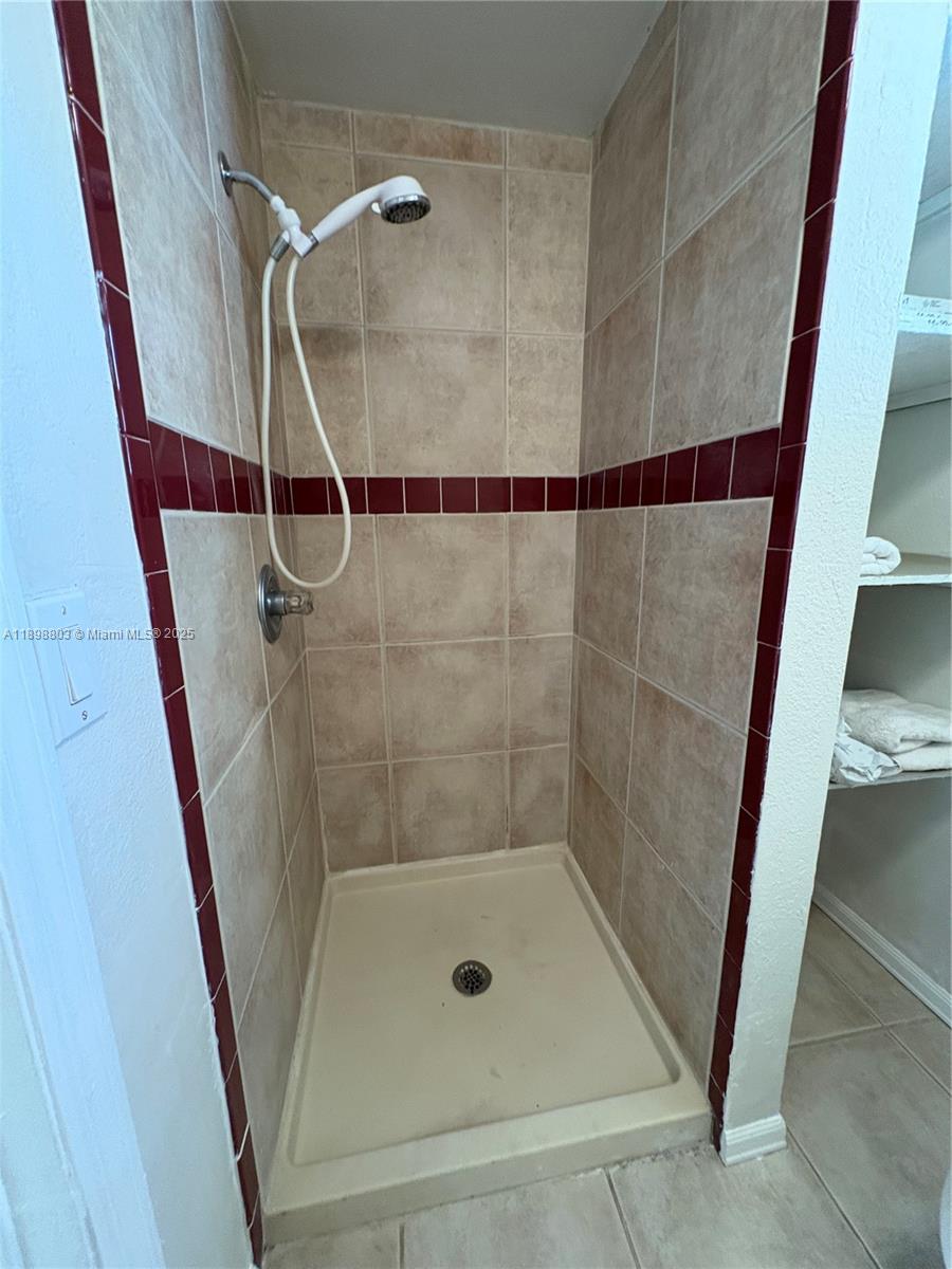 830 South Beach Street, Unit 2 Daytona Beach, FL 32114 - Photo 10 of 11 a bathroom with a shower