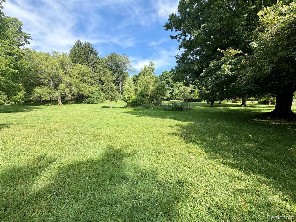 4252 Sheldon Road Rochester, MI 48306 - Photo 4 of 42 Gallery Image 4