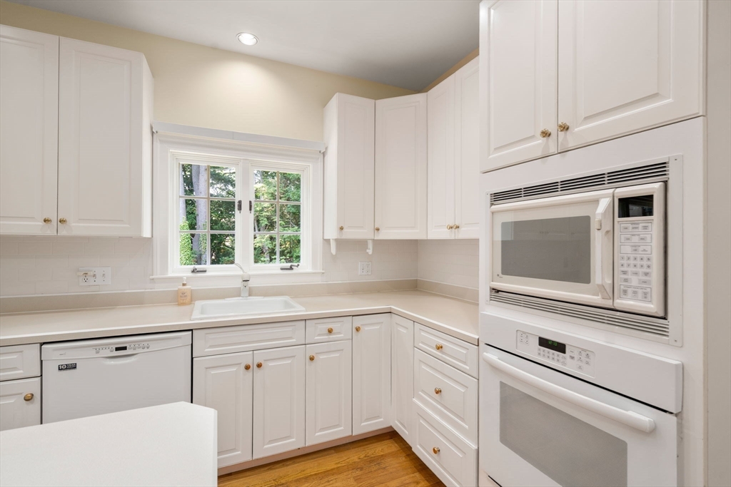 38 Upwey Road Wellesley, MA 02481 - Photo 14 of 40