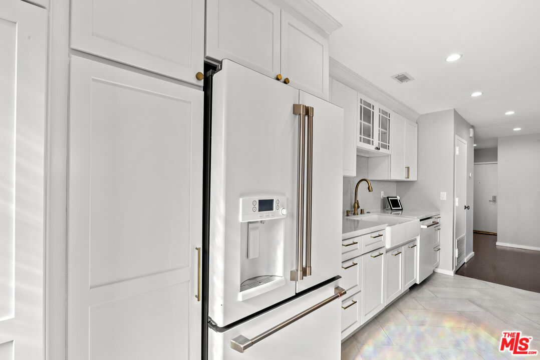 7250 Franklin Avenue, Unit 616 Los Angeles, CA 90046 - Photo 8 of 32