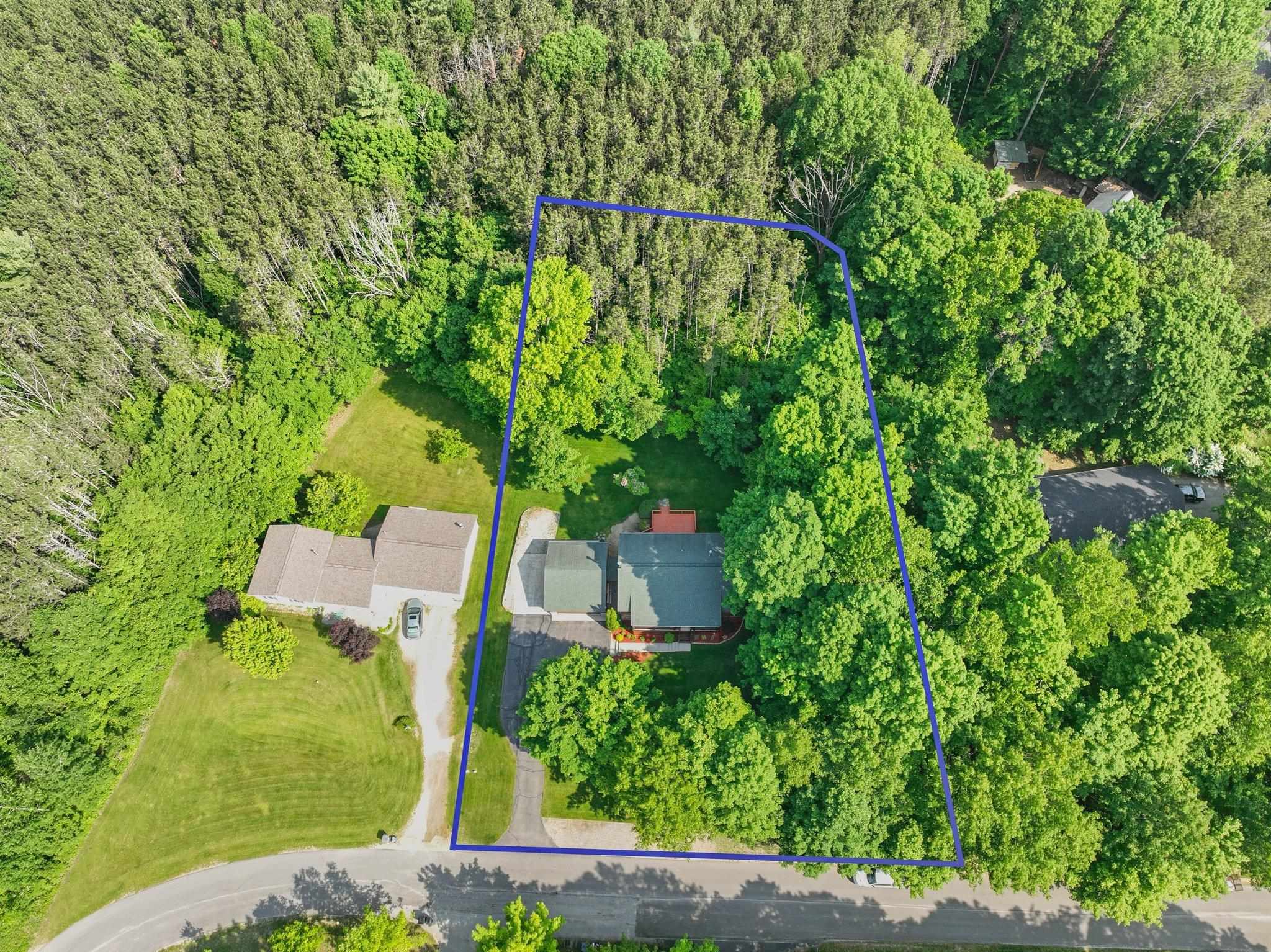 3299 Hunters Ridge Road Traverse City, MI 49685 - Photo 38 of 60 Property lines are approximate.