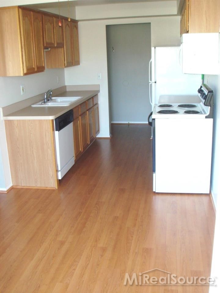8190 24 Mile Road Utica, MI 48316 - Photo 4 of 10 Kitchen