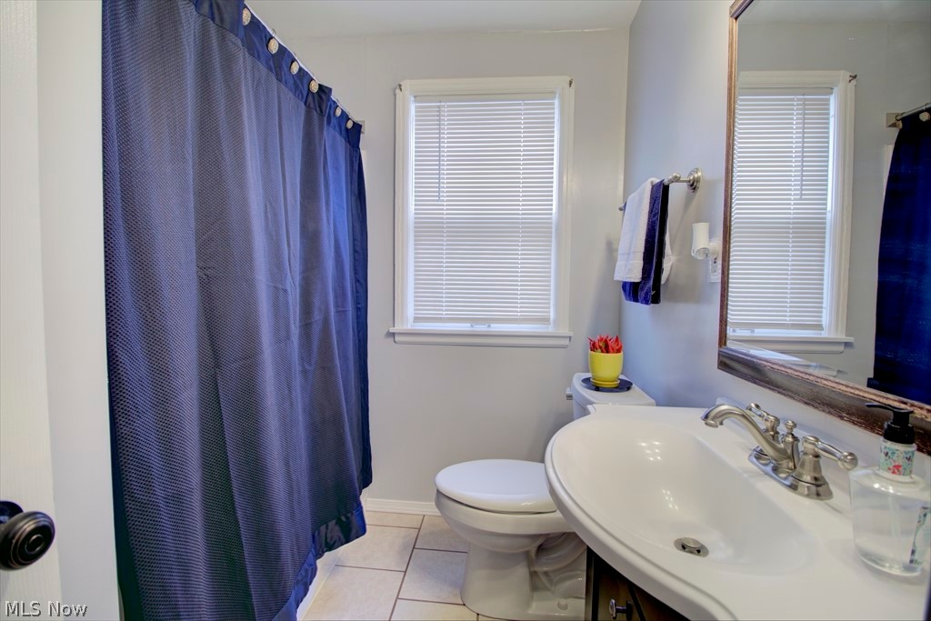 8115 Ackley Road Parma, OH 44129 - Photo 15 of 31