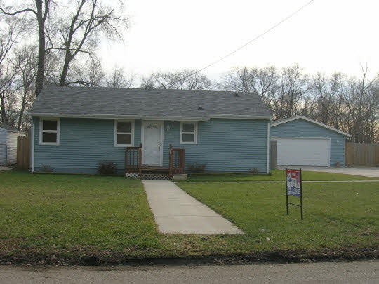 425 Barry Road Rockford, IL 61109 - Photo 1 of 5 a front view of a house with garden