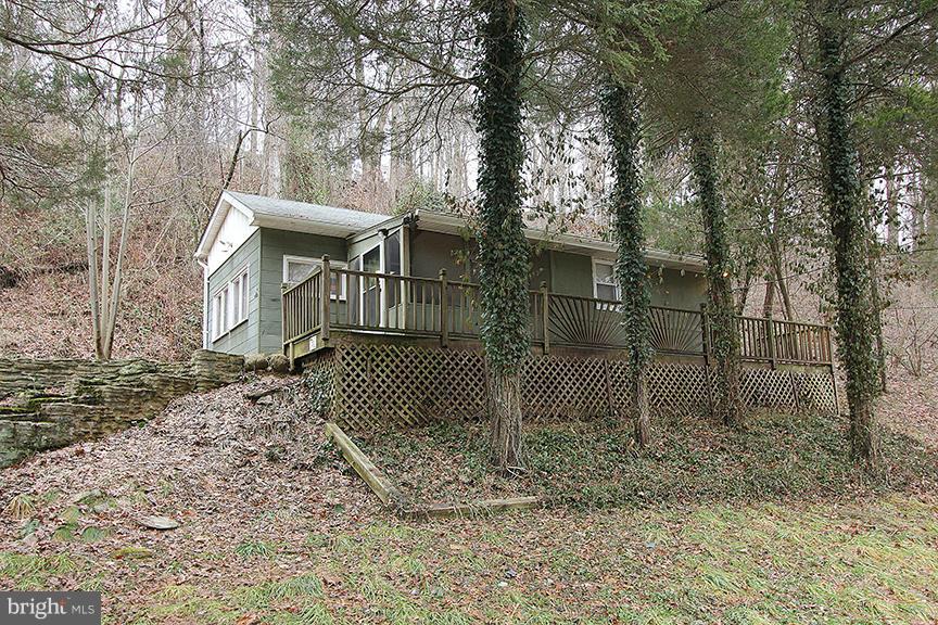 33 Hilltop Road Delta, PA 17314 - Photo 1 of 16 Exterior (Front)