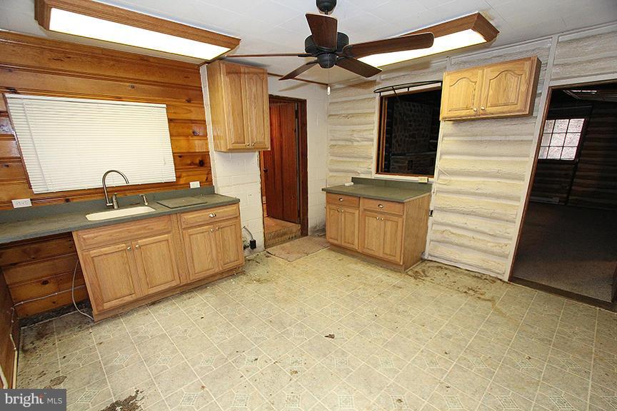 33 Hilltop Road Delta, PA 17314 - Photo 2 of 16 Kitchen