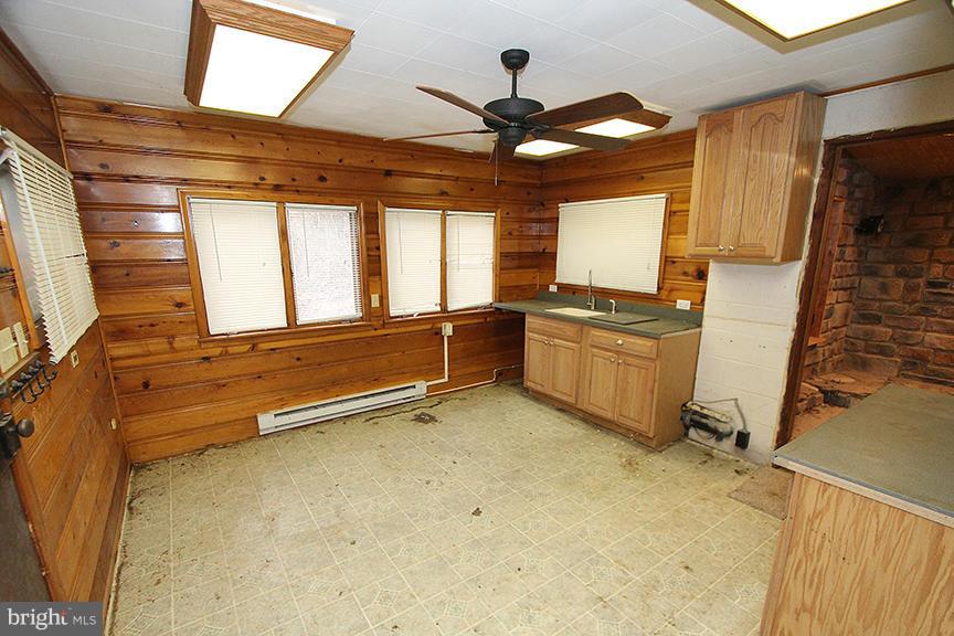 33 Hilltop Road Delta, PA 17314 - Photo 11 of 16 Kitchen