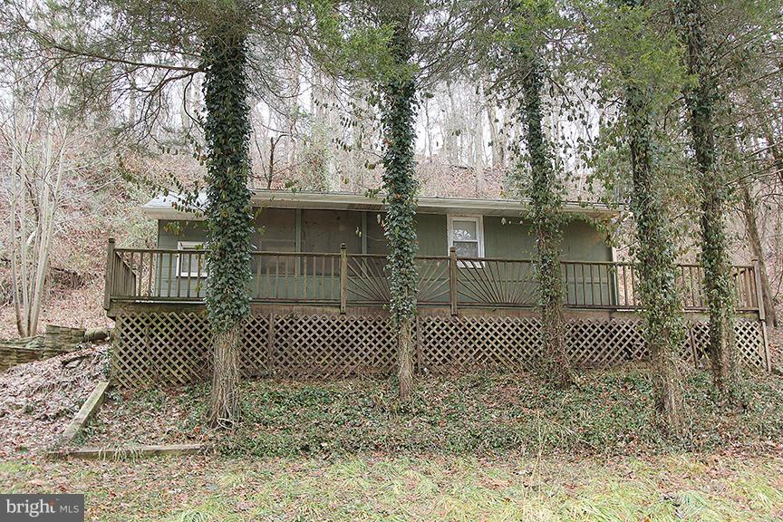 33 Hilltop Road Delta, PA 17314 - Photo 7 of 16 Exterior (Front)