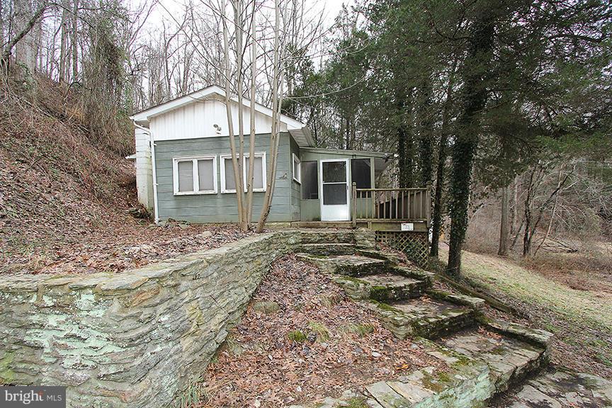 33 Hilltop Road Delta, PA 17314 - Photo 9 of 16 Exterior (Front)