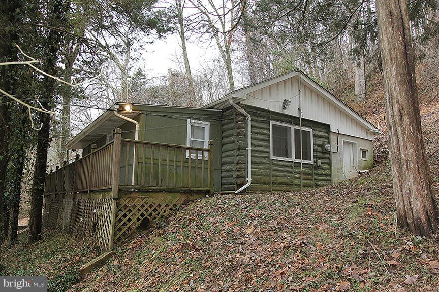33 Hilltop Road Delta, PA 17314 - Photo 10 of 16 Exterior (Front)
