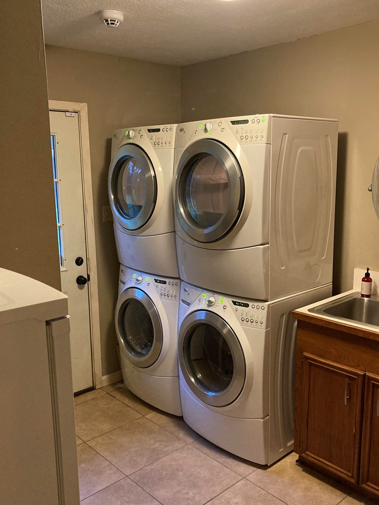 4069 Magnolia Pisgah Road Summit, MS 39666 - Photo 20 of 30 Laundry Room