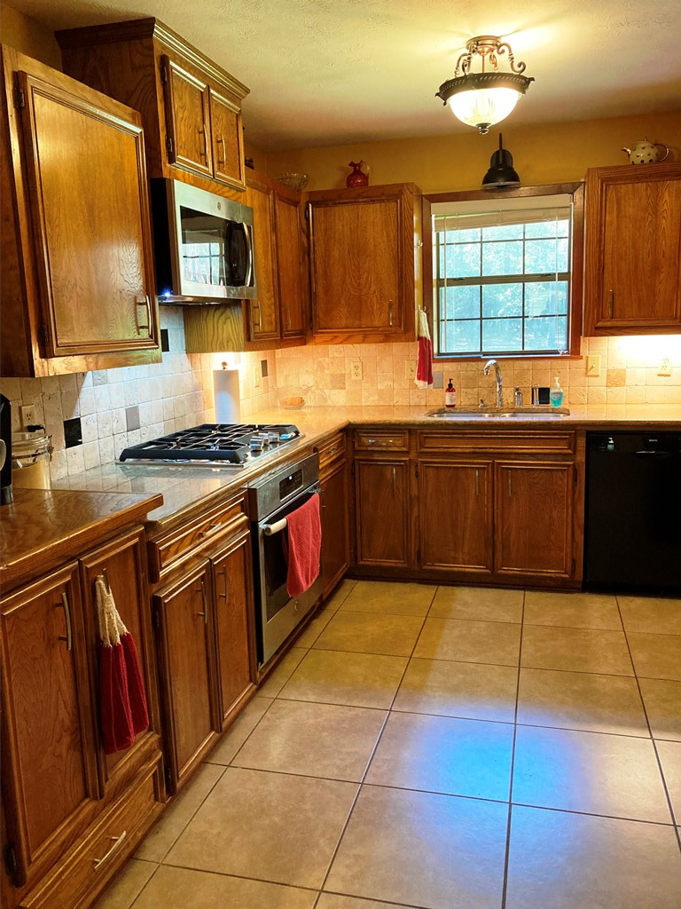 4069 Magnolia Pisgah Road Summit, MS 39666 - Photo 8 of 30 Kitchen