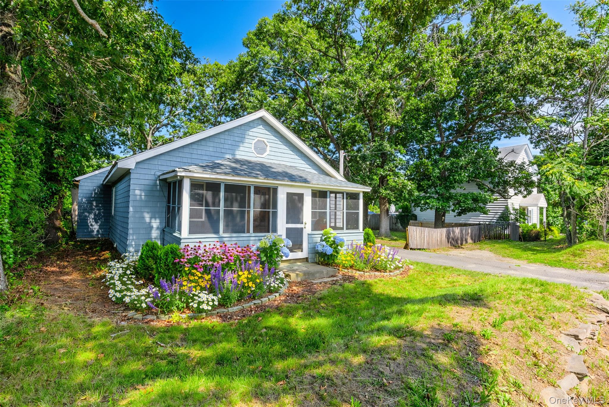 426 Riverleigh Avenue Riverside, NY 11901 - Photo 5 of 43