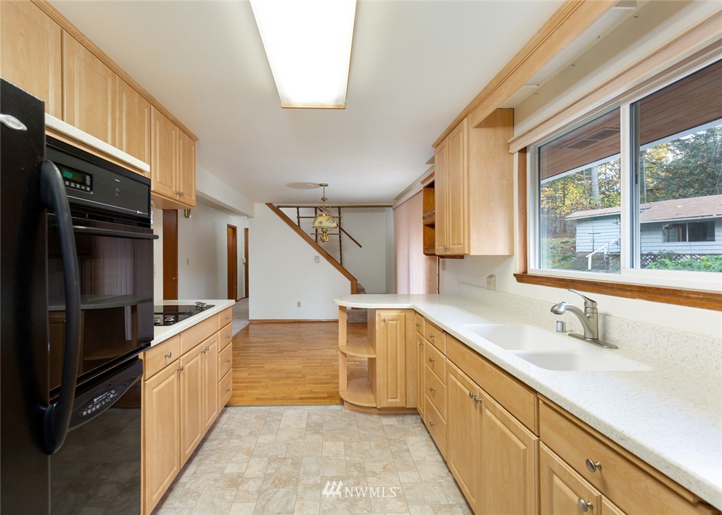 20458 Southeast 157th Street Renton, WA 98059 - Photo 5 of 13