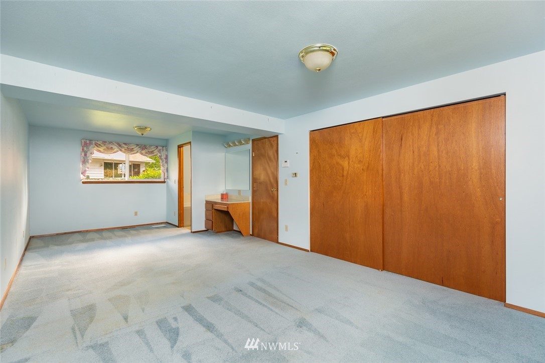 20458 Southeast 157th Street Renton, WA 98059 - Photo 7 of 13