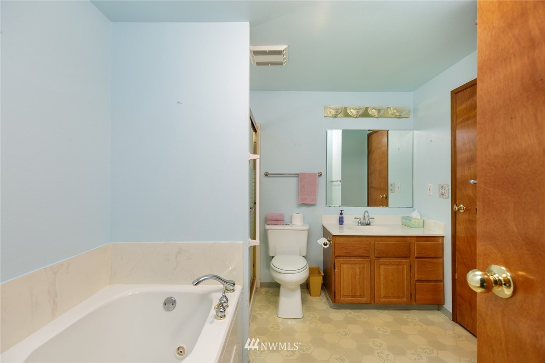 20458 Southeast 157th Street Renton, WA 98059 - Photo 8 of 13