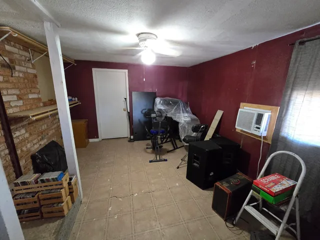 $160,000 | 1221 Highway 83, Denver City, TX 79323