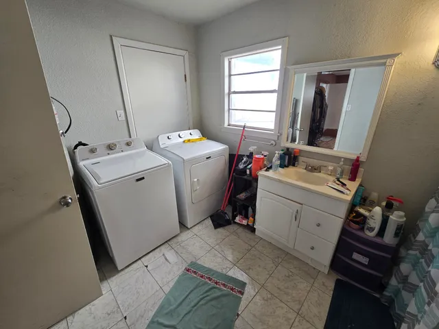 $160,000 | 1221 Highway 83, Denver City, TX 79323