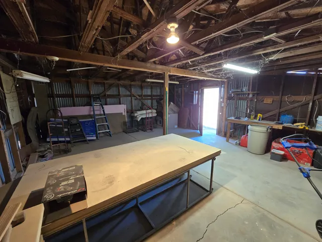 $160,000 | 1221 Highway 83, Denver City, TX 79323