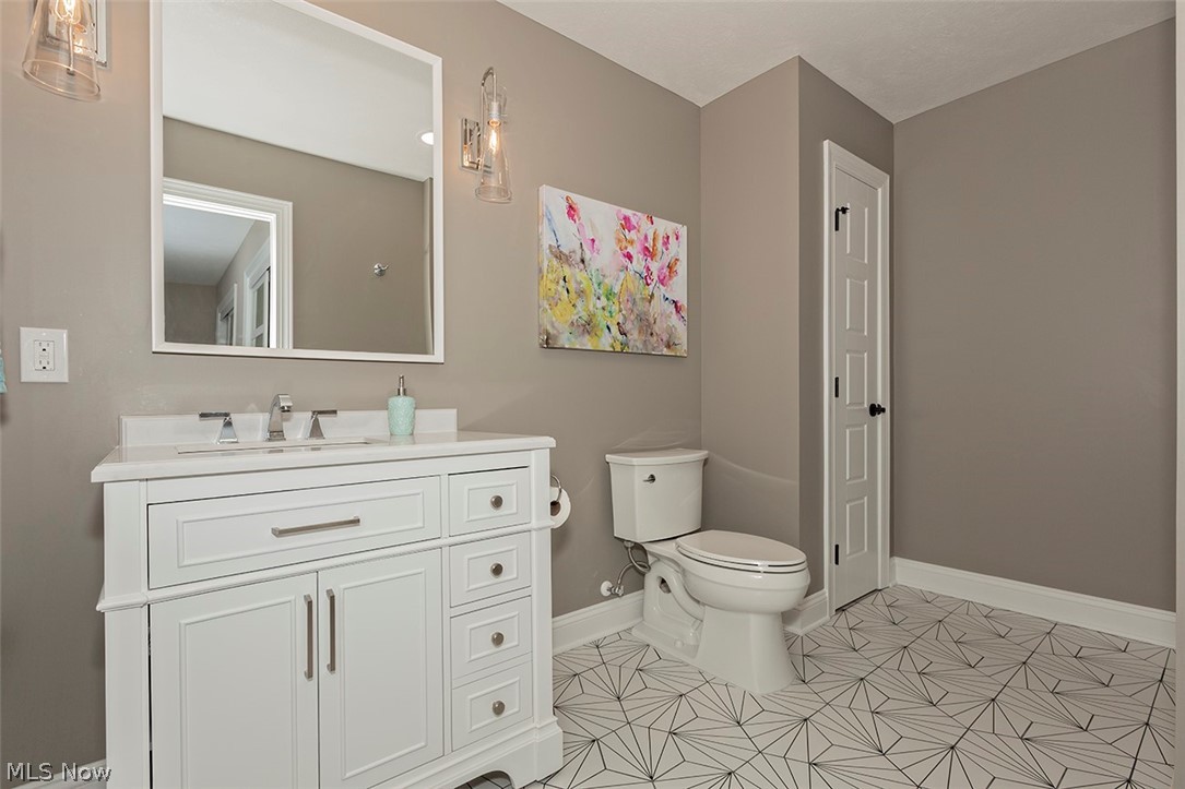 28449 South Woodland Road Cleveland, OH 44124 - Photo 30 of 34