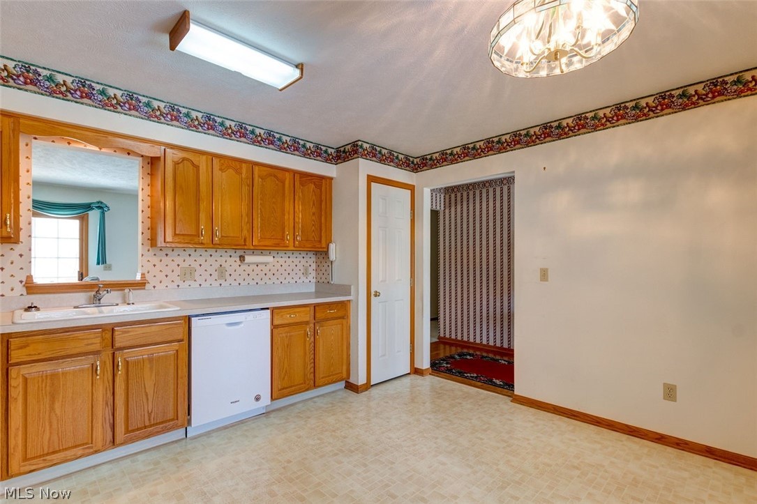 18378 Chillicothe Road Bainbridge, OH 44023 - Photo 23 of 34