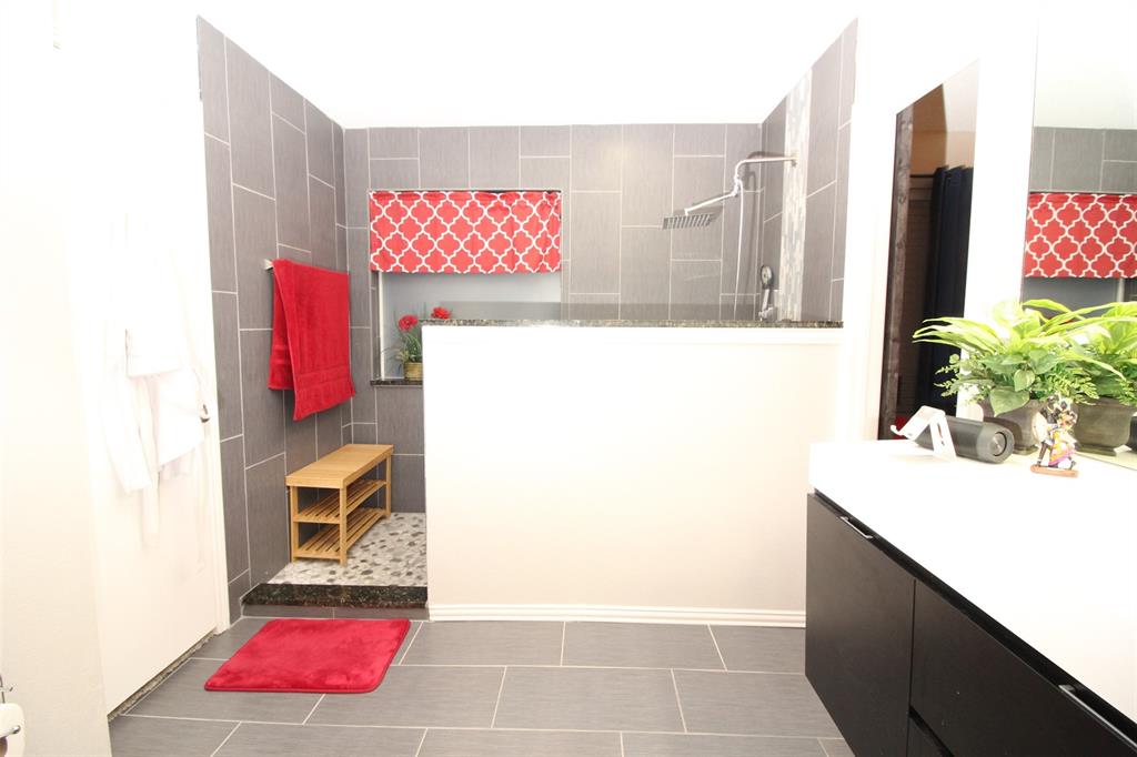 1606 Tyler Terrace Mansfield, TX 76063 - Photo 17 of 36 a room with a couch