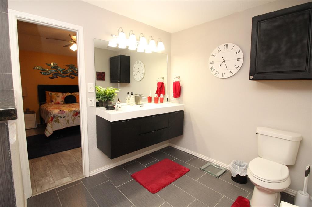 1606 Tyler Terrace Mansfield, TX 76063 - Photo 19 of 36 a bathroom with a sink vanity and a mirror