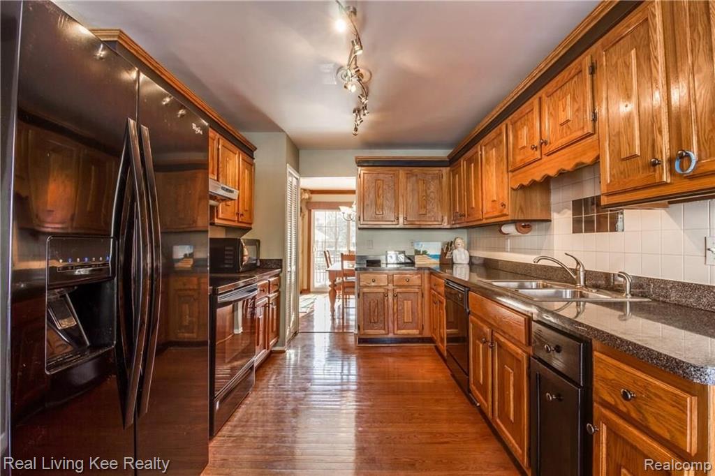 1393 Paddle Wheel Lane Rochester Hills, MI 48306 - Photo 13 of 34