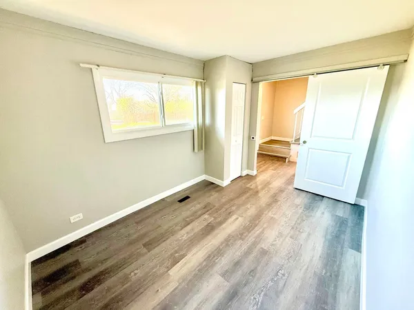 $310,000 | 747 Cove Court, Bartlett, IL 60103