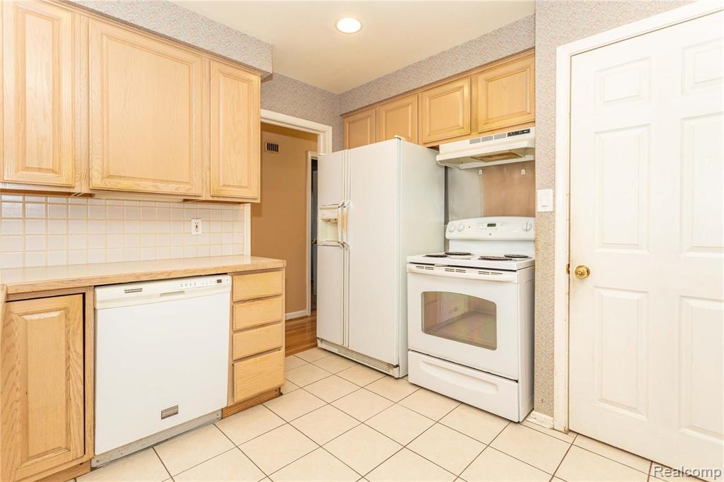 1822 Highview Street Dearborn, MI 48128 - Photo 12 of 30