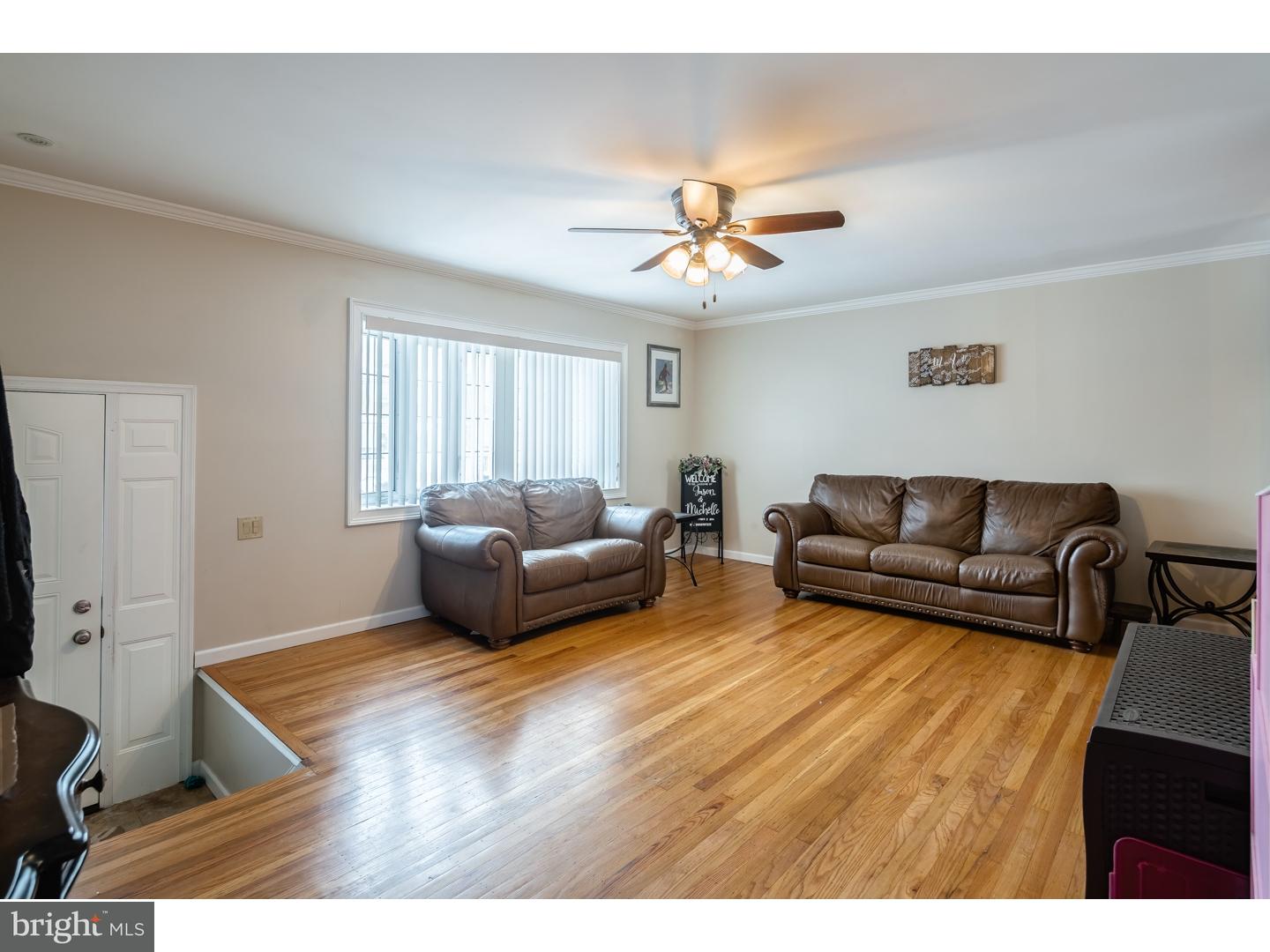 12321 Wyndom Road Philadelphia, PA 19154 - Photo 2 of 21 Living Room