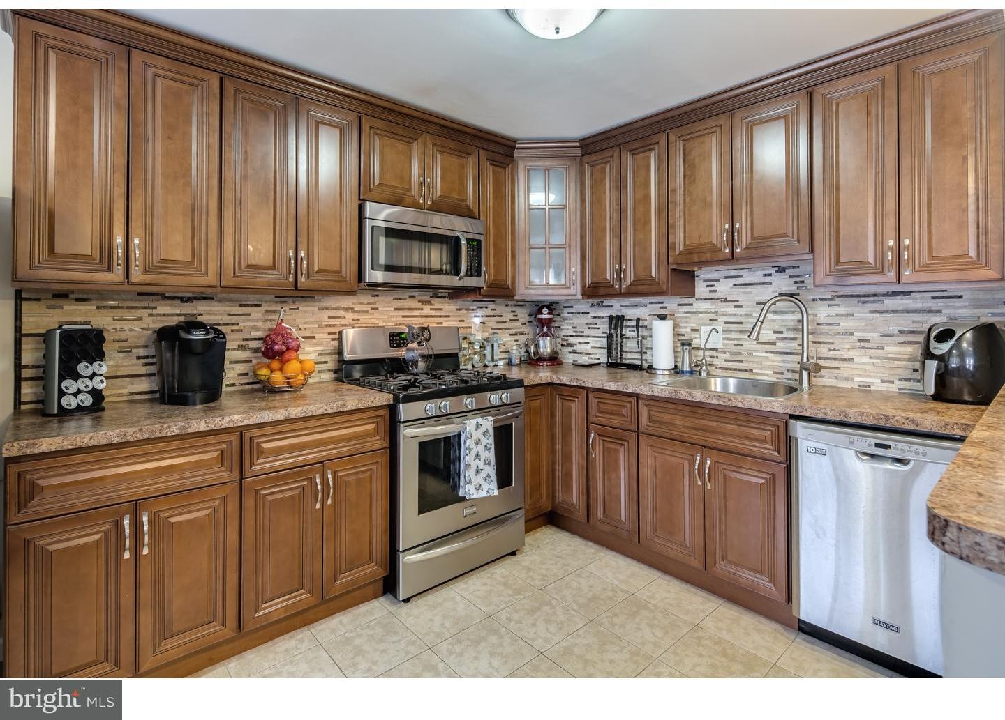 12321 Wyndom Road Philadelphia, PA 19154 - Photo 10 of 21 Kitchen