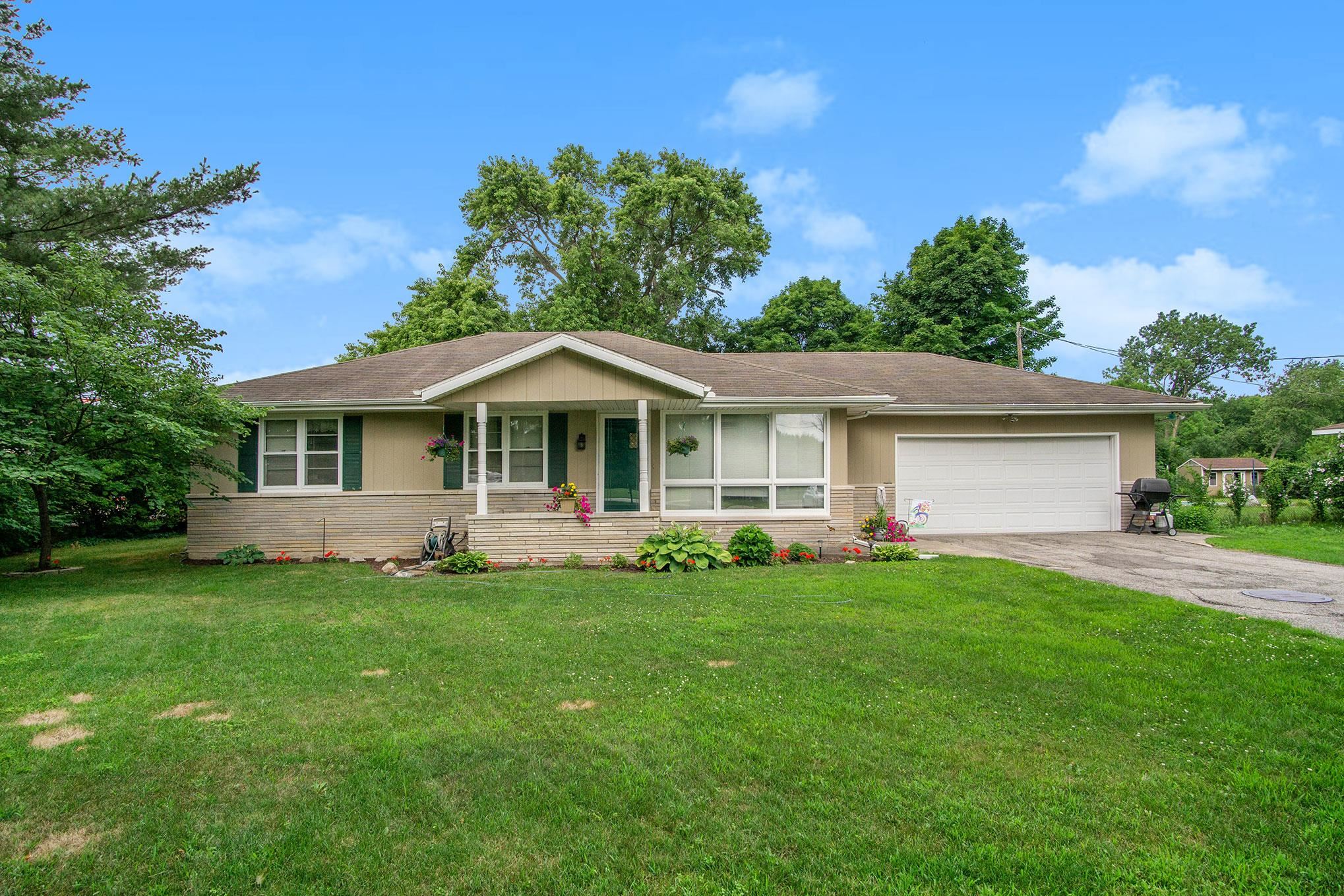 54771 Fir Road Mishawaka, IN 46545 - Photo 1 of 25 Gallery Image 1