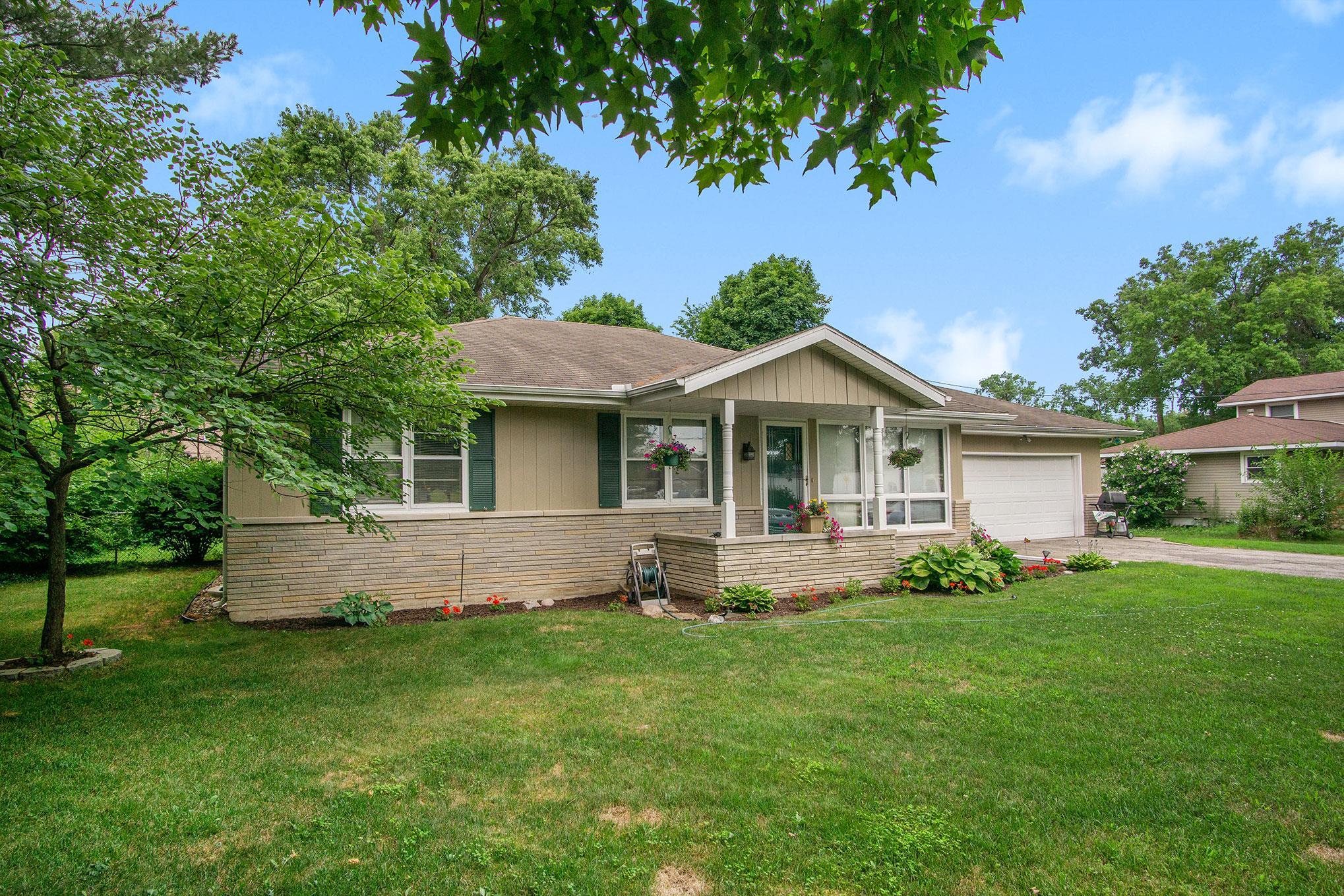 54771 Fir Road Mishawaka, IN 46545 - Photo 2 of 25 Gallery Image 2