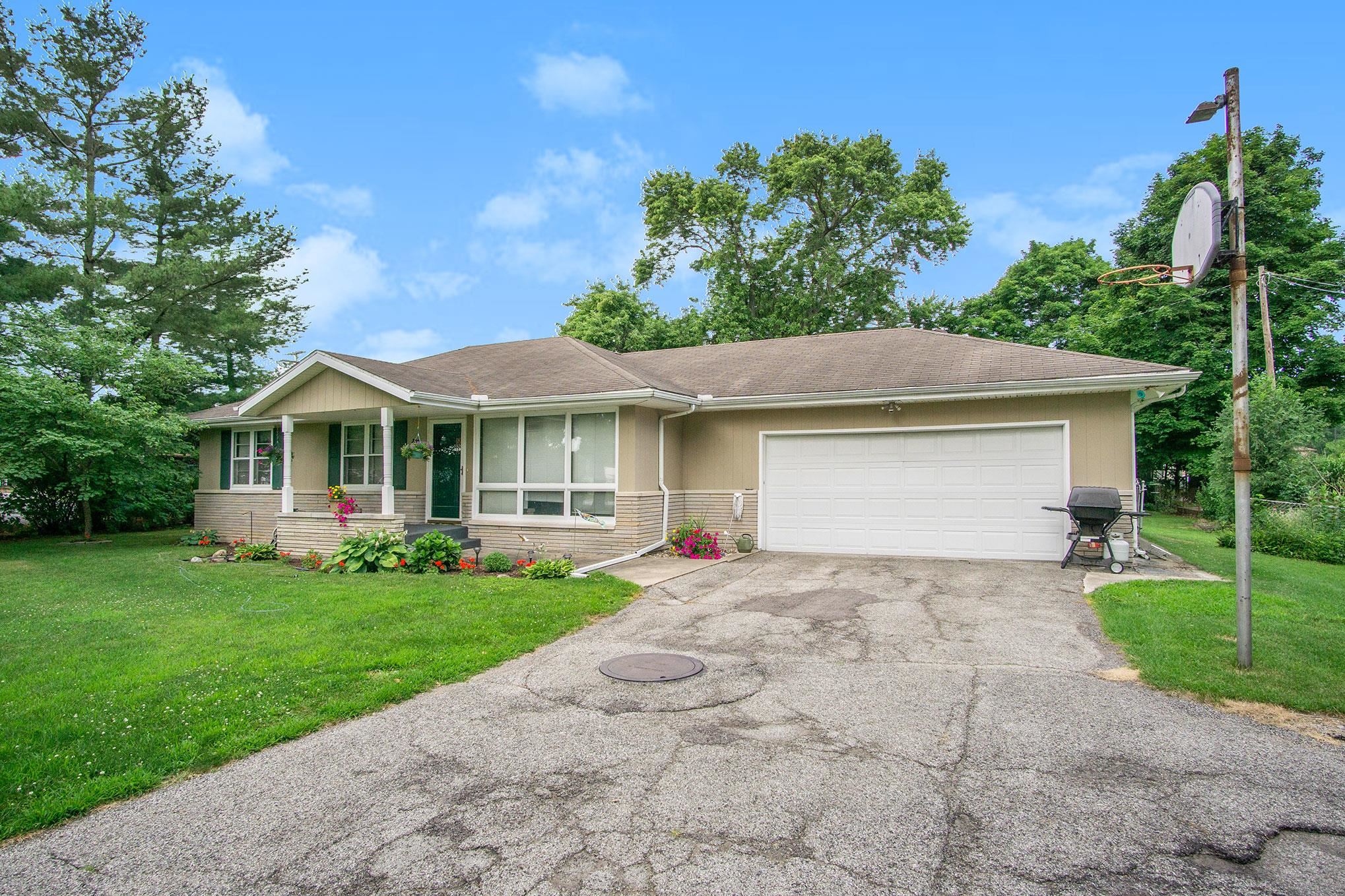 54771 Fir Road Mishawaka, IN 46545 - Photo 3 of 25 Gallery Image 3