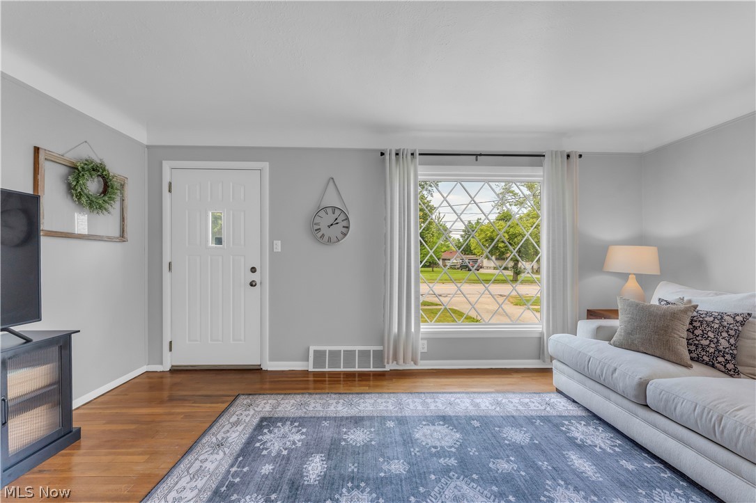 15473 Hummel Road Brook Park, OH 44142 - Photo 4 of 29
