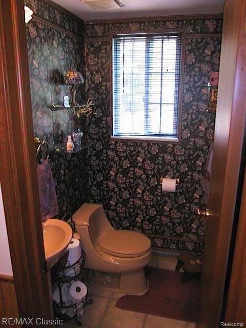 Main Floor Lav