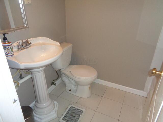 976 North Nelson Road Columbus, OH 43219 - Photo 39 of 62 bath