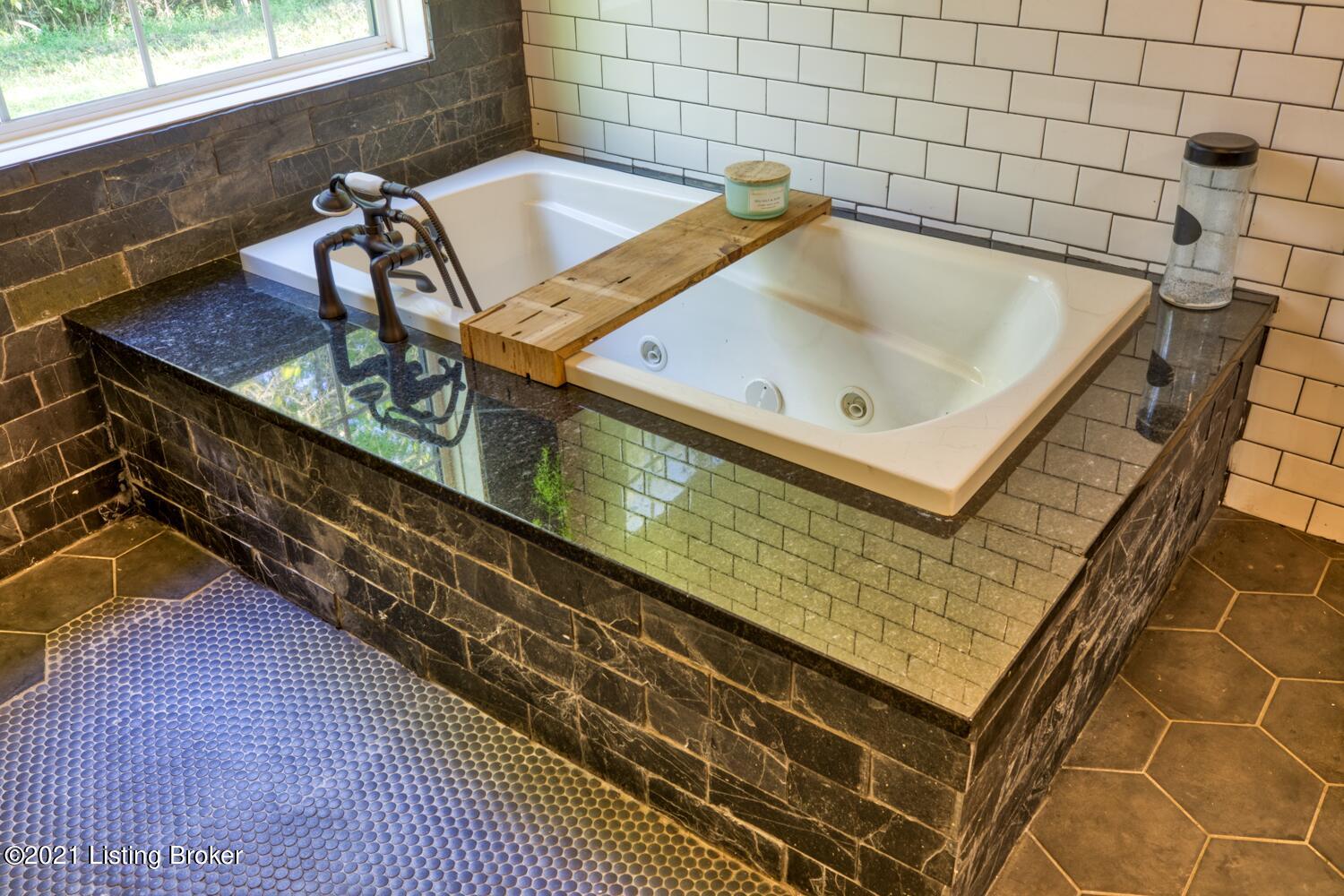1712 Wilson Creek Road Lebanon Junction, KY 40150 - Photo 23 of 46 Wonderful Jacuzzi tub
