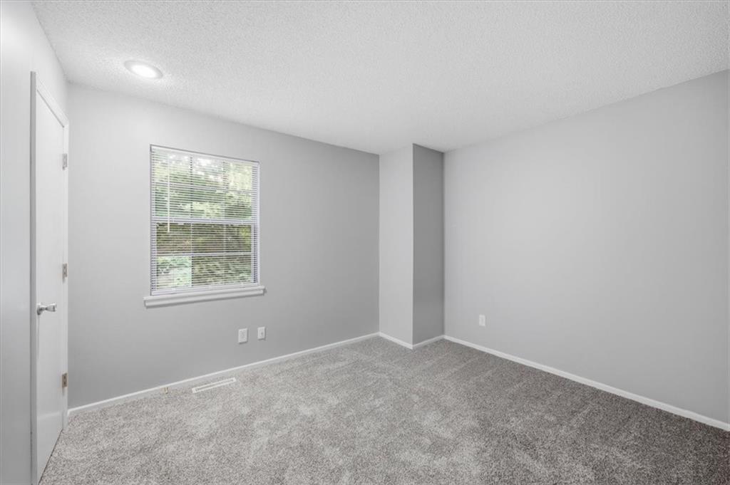 727 Southwest Liggett Road, Unit B Blue Springs, MO 64015 - Photo 15 of 19