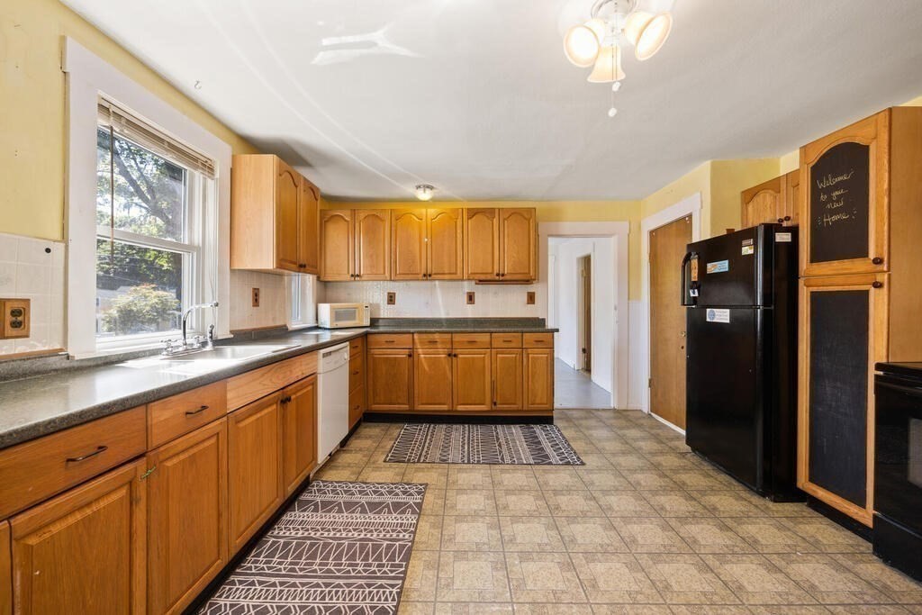 8 Parmenter Avenue Maynard, MA 01754 - Photo 8 of 21 Gallery Image 8