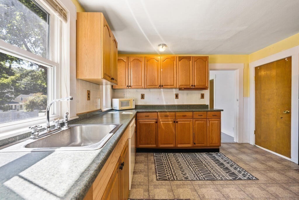 8 Parmenter Avenue Maynard, MA 01754 - Photo 9 of 21 Gallery Image 9