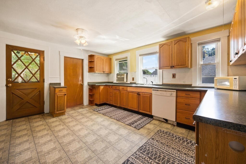 8 Parmenter Avenue Maynard, MA 01754 - Photo 10 of 21 Gallery Image 10